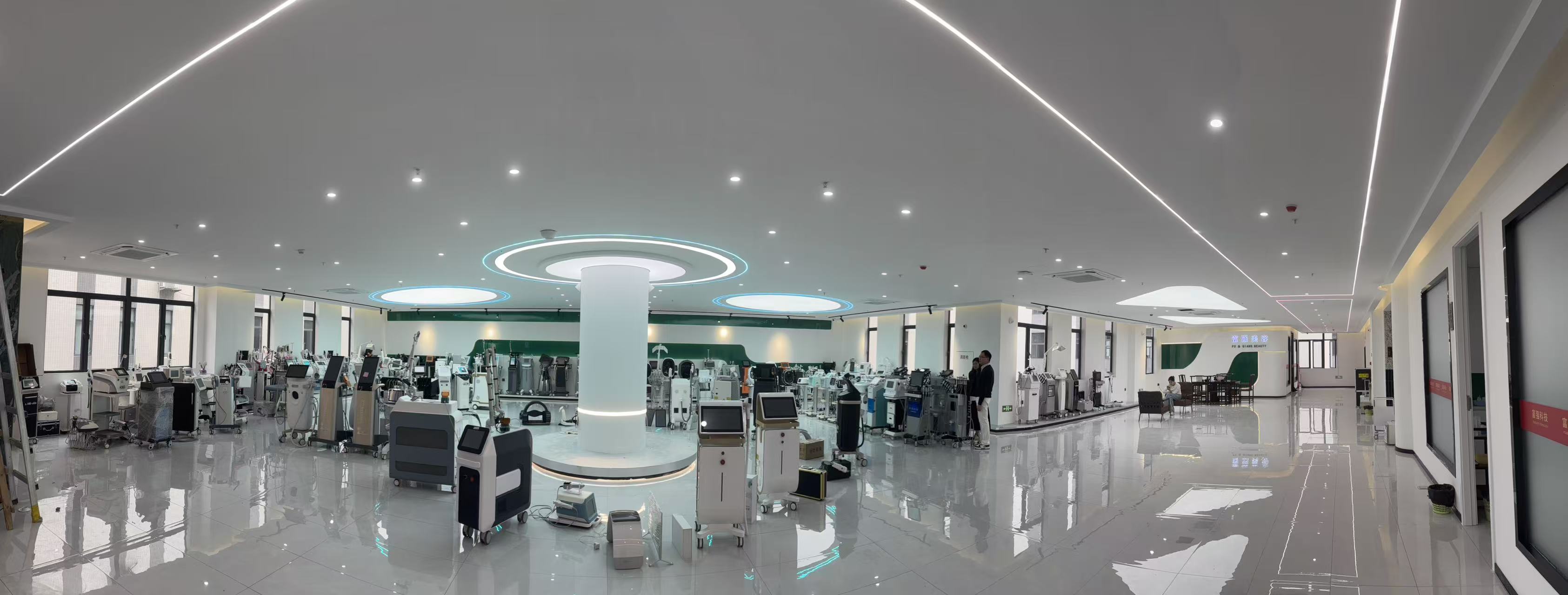 FUTAI BEAUTY showroom with professional beauty equipment